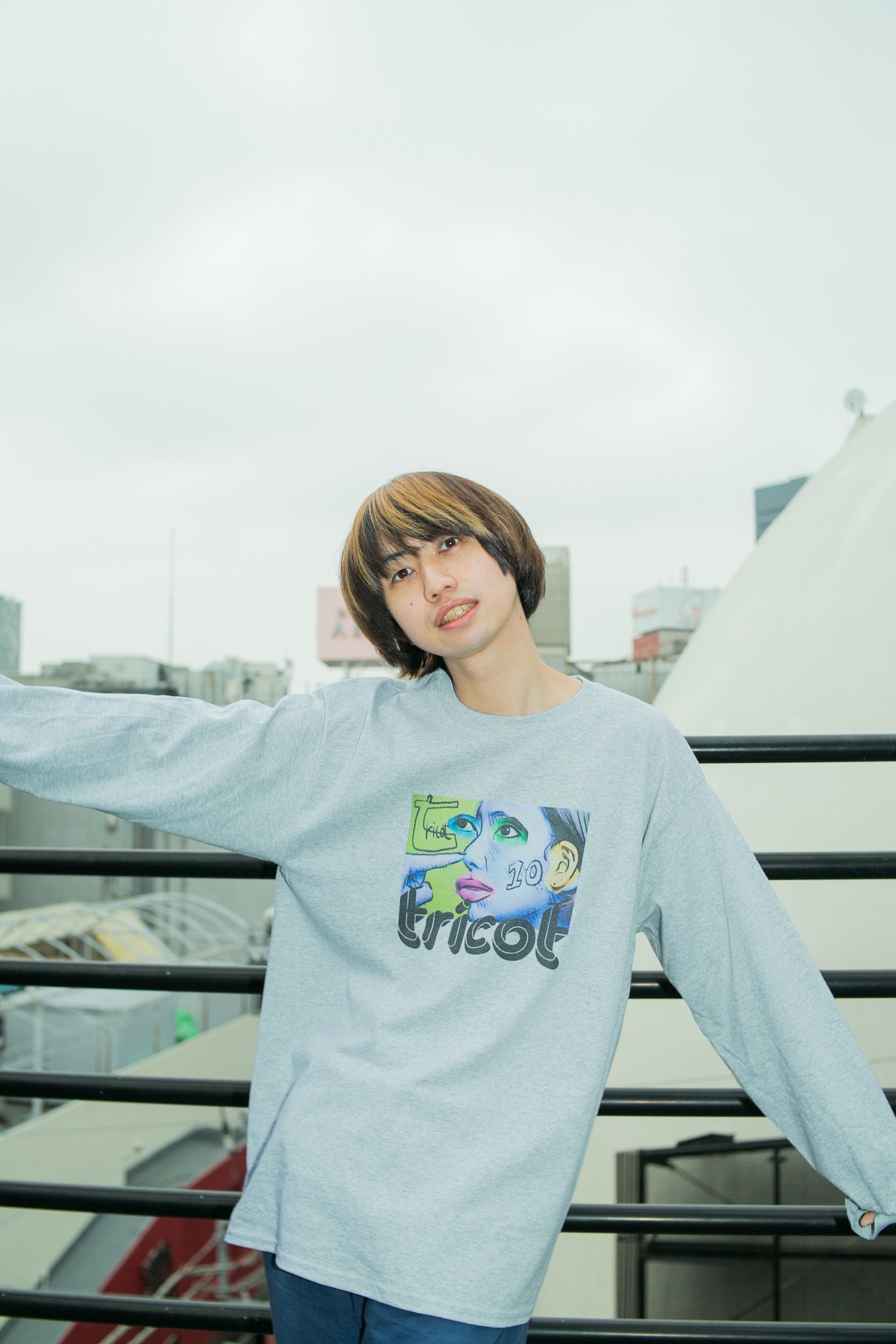 皆のお顔のパーツロングTシャツ