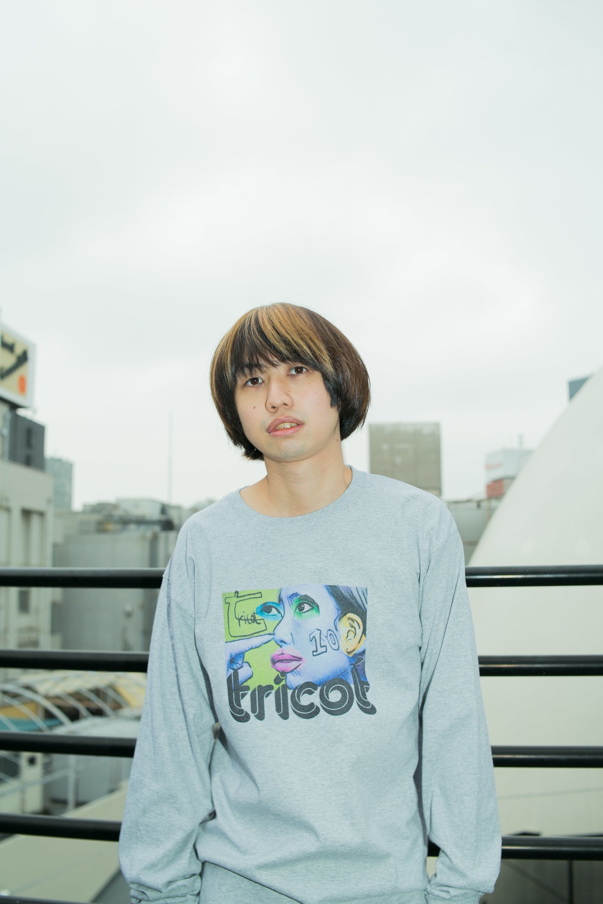 皆のお顔のパーツロングTシャツ